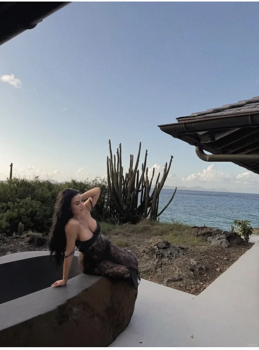 卡戴珊真的是从来不吝啬展示自己的身材