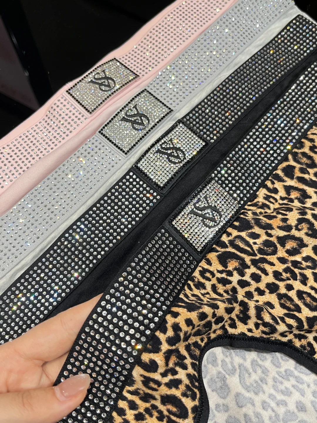 拥有维秘的闪钻内裤～太美啦～💗