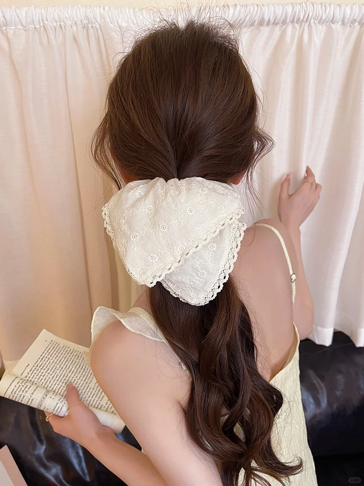 兜售夏日田园🍃这个蕾丝方巾发圈谁扎谁好看