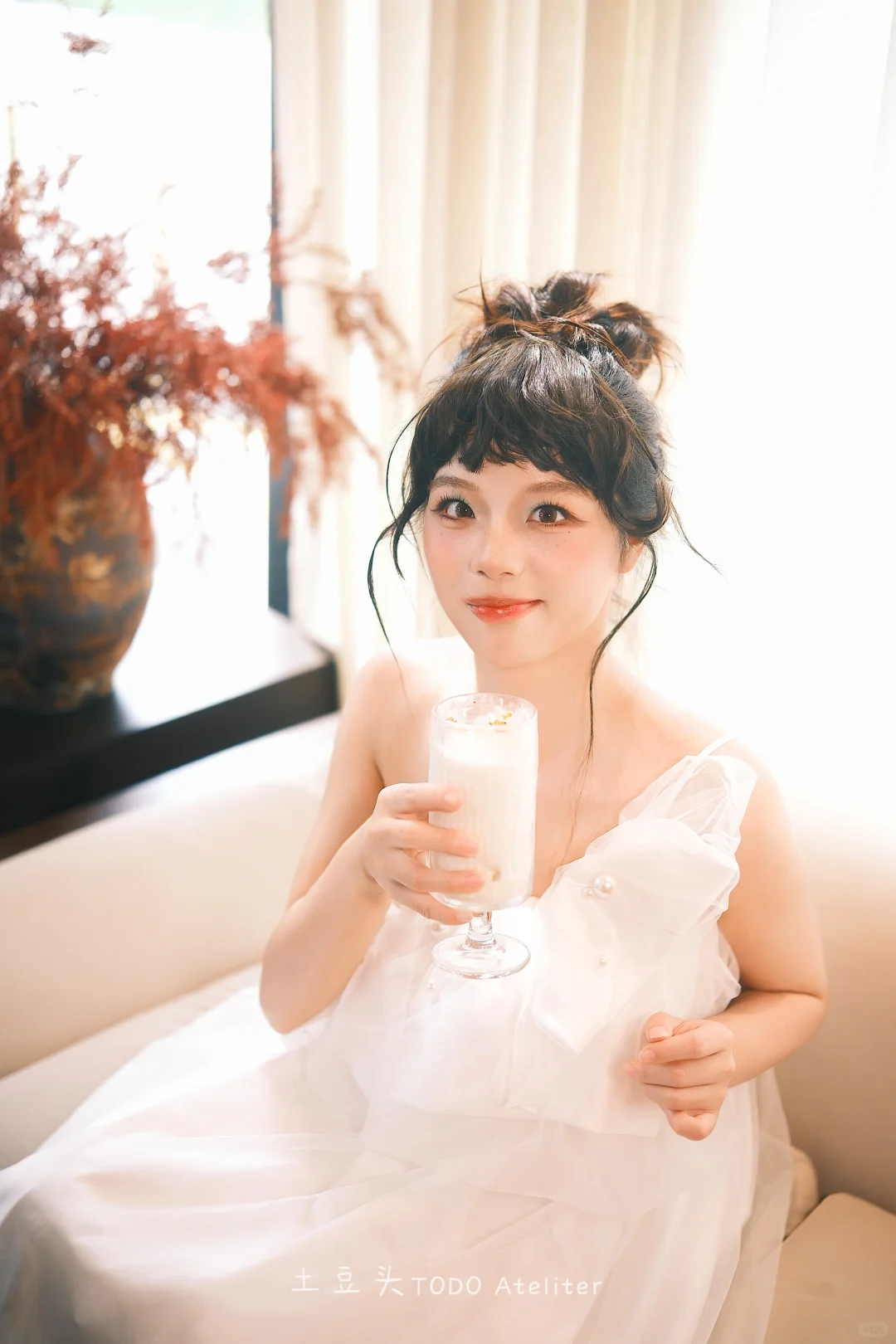 谁懂啊！晨袍造型都够出个写真集啦，