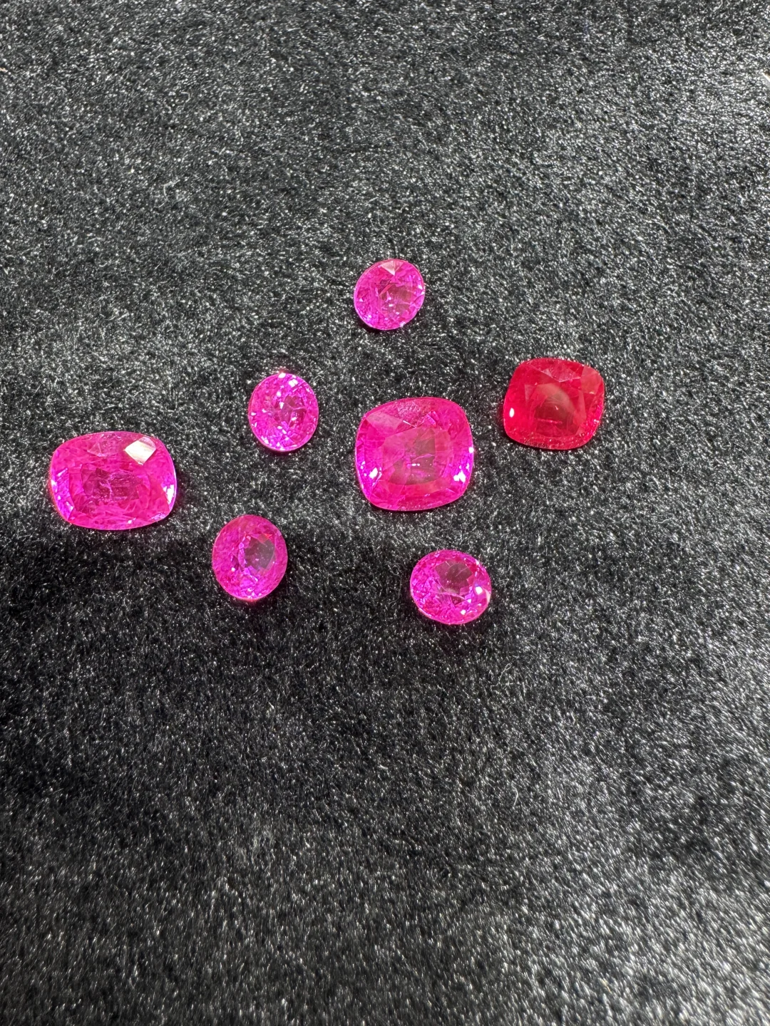 带包裹体的培育宝石，让我想起瑜伽裤的颜色