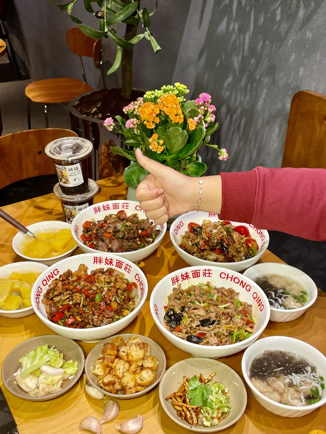 谁能想到在这里能吃到猛火爆炒的川味面！