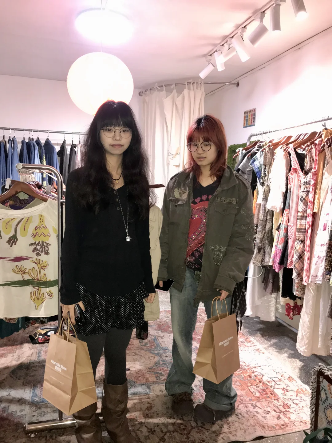 欢迎光临( ᳐ ´ ᗜ ` ᳐ฅ逛古着店的人