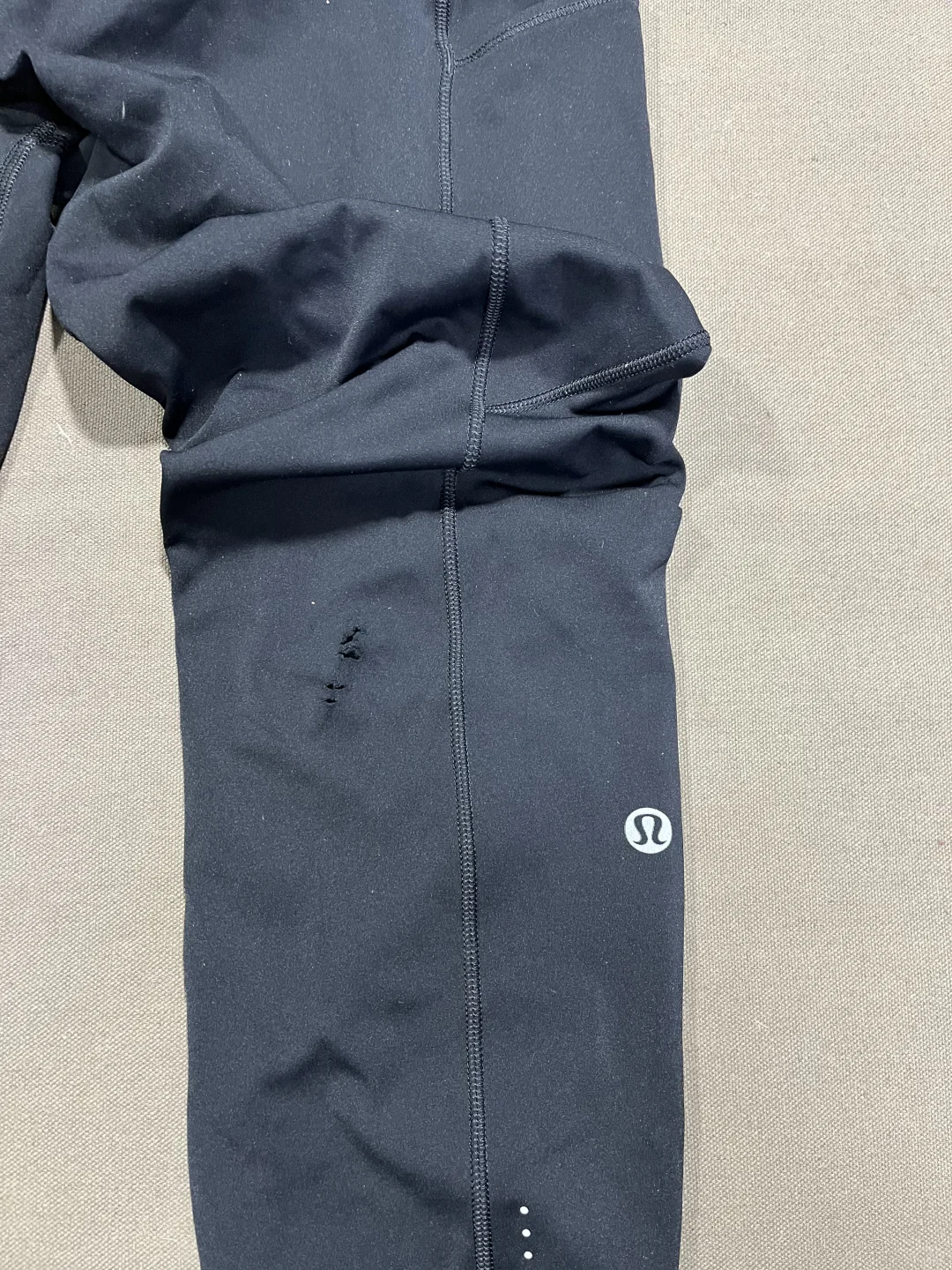 lulu瑜伽裤破洞、箭羽无痕绣补前后对比