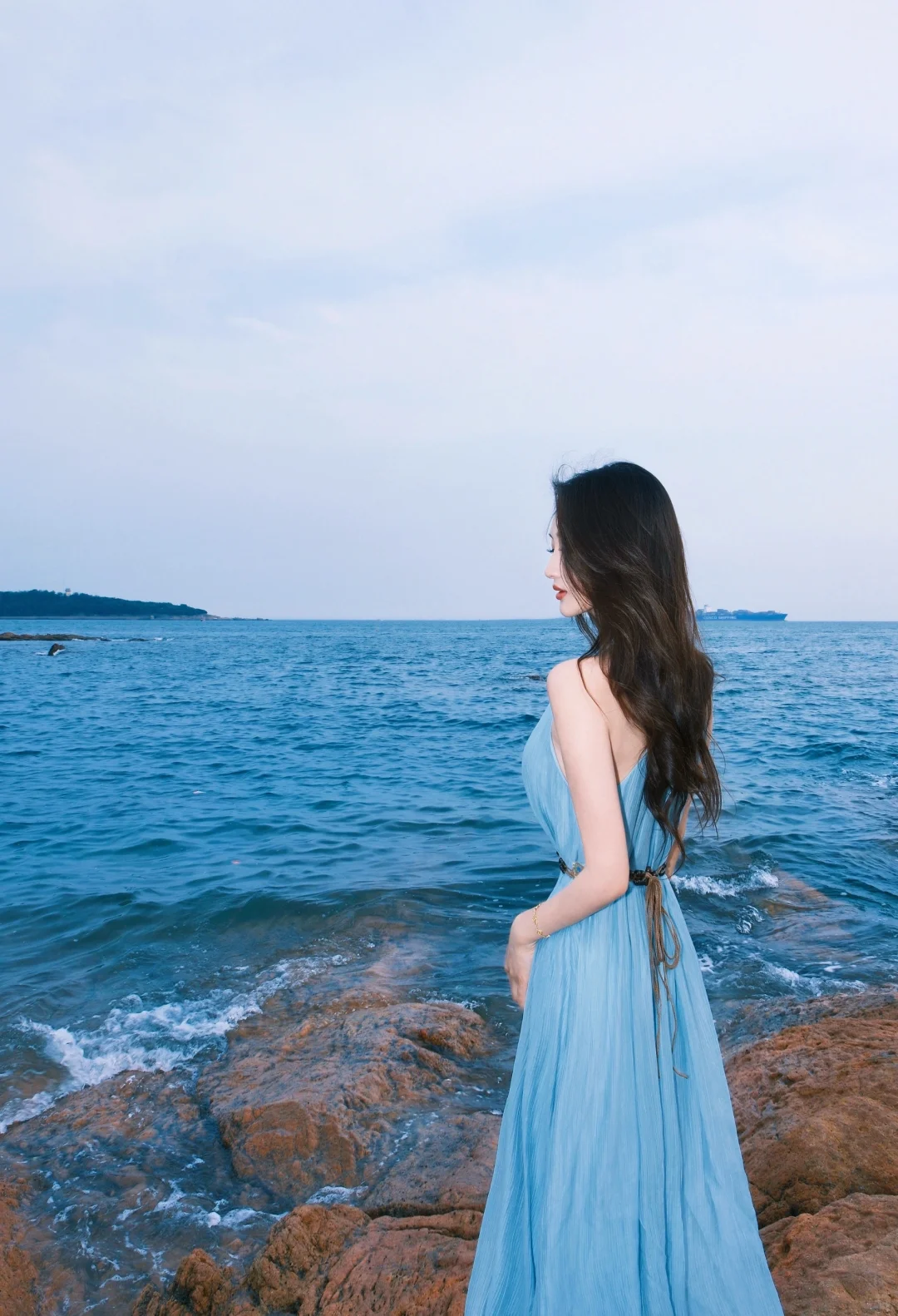 穿蓝裙去海边吹海风🌊