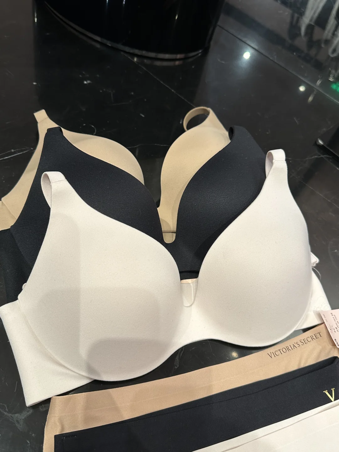 无痕到像没穿？维密也太会了！