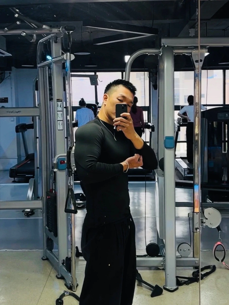 紧身衣是男士版“黑丝”吗