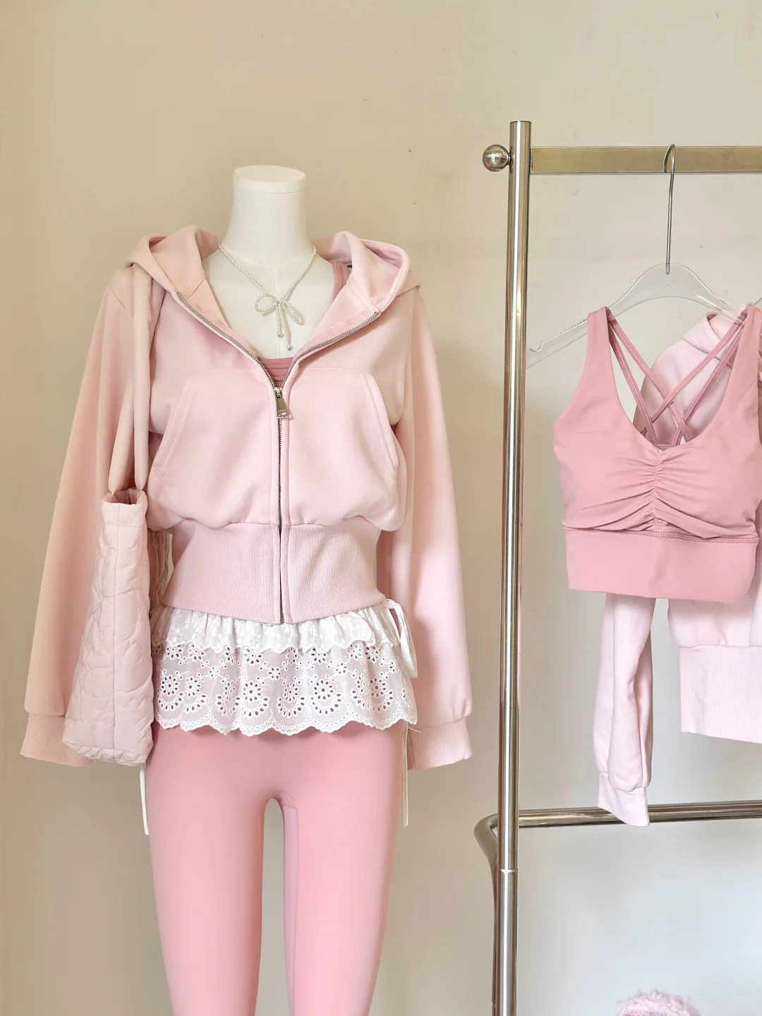 被这身粉色芭蕾系瑜伽服甜哭咯𓍯 🎀