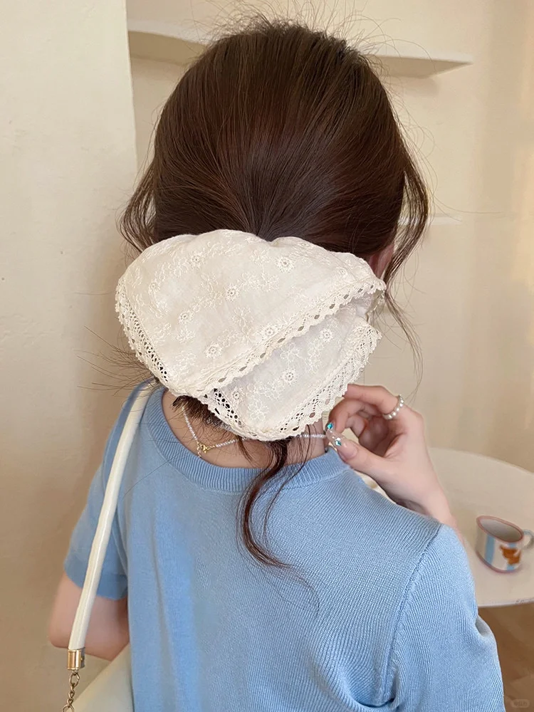 兜售夏日田园🍃这个蕾丝方巾发圈谁扎谁好看