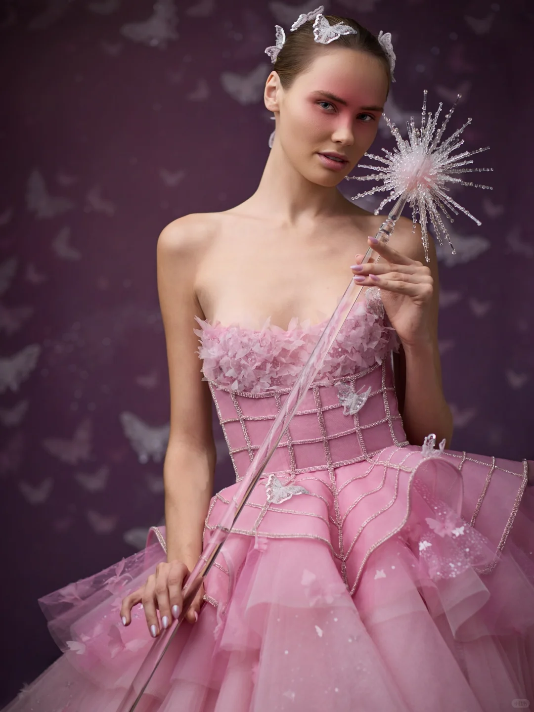 Ines di Santo联手《Wicked》推出礼服系列🪄