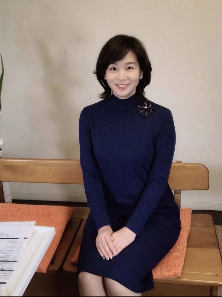 有型有款的日本中年美熟女伊藤聰子坐有坐相