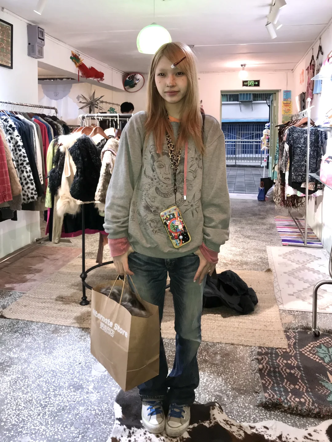 欢迎光临( ᳐ ´ ᗜ ` ᳐ฅ逛古着店的人