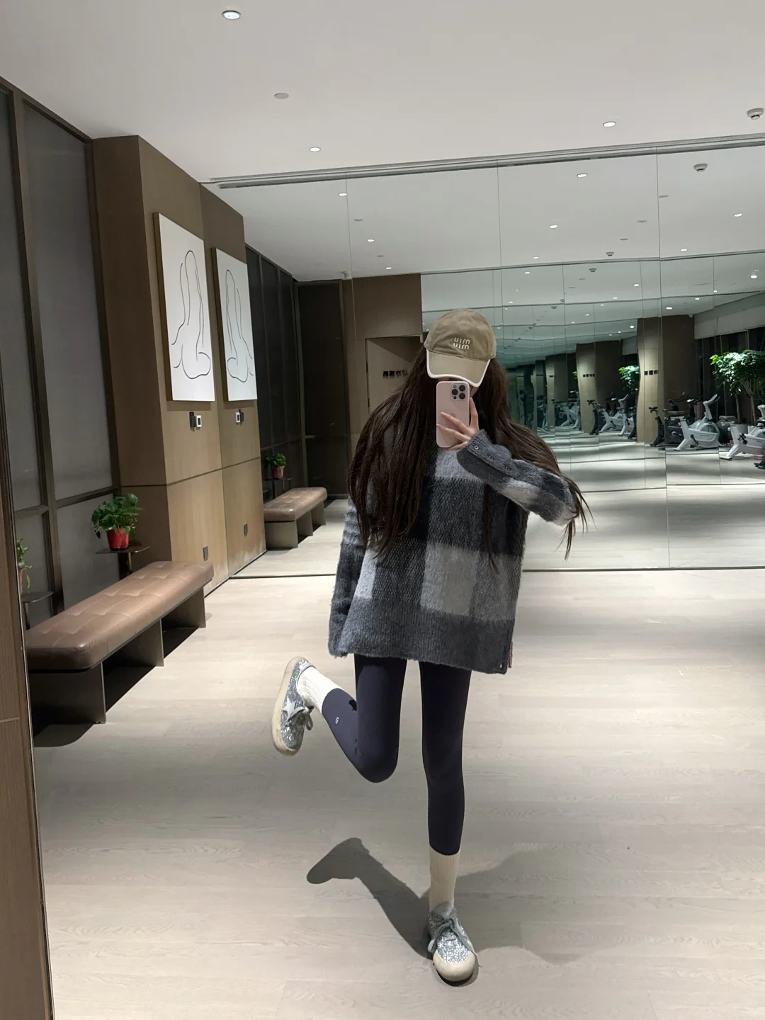 中年少女显瘦穿搭：毛衣➕瑜伽裤➕马甲叠穿