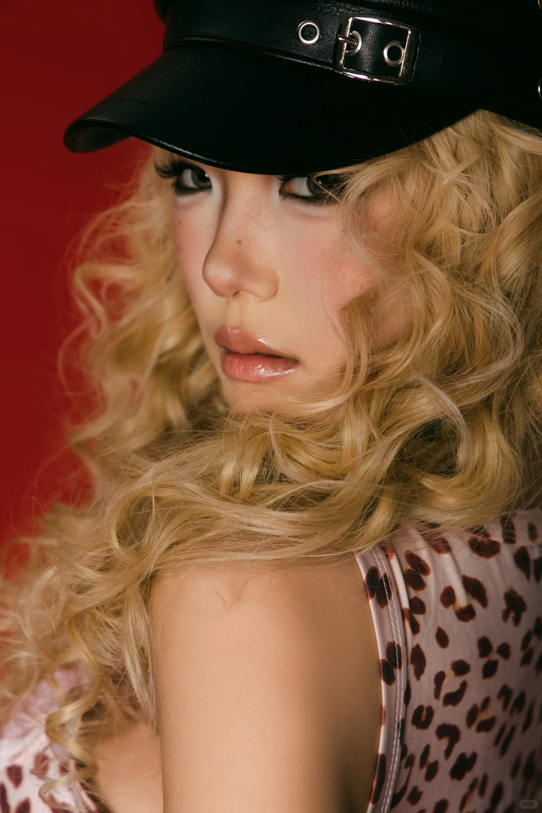 救命！这组Y2K复古辣妹写真直接杀疯了📸