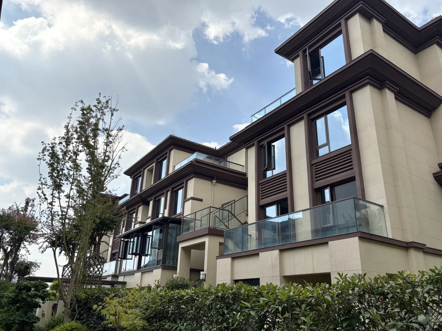 ❗️刺激 “跟踪”卉森同事的一天