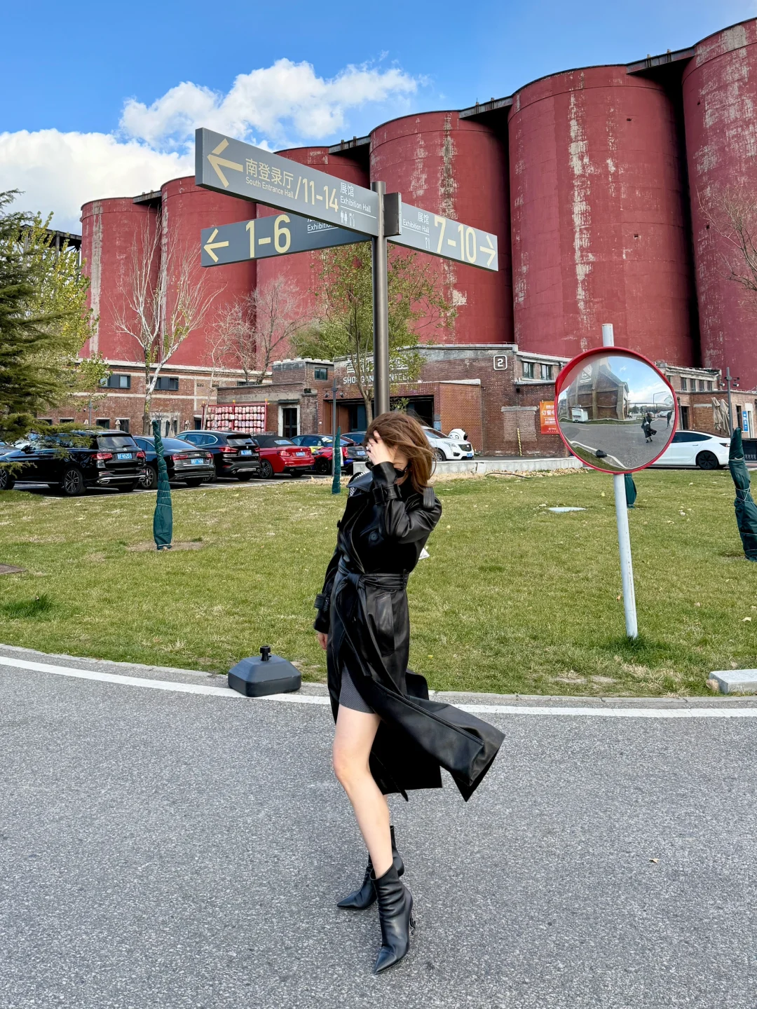 经典款穿搭总没错吧～姐姐的冬日黑皮衣look