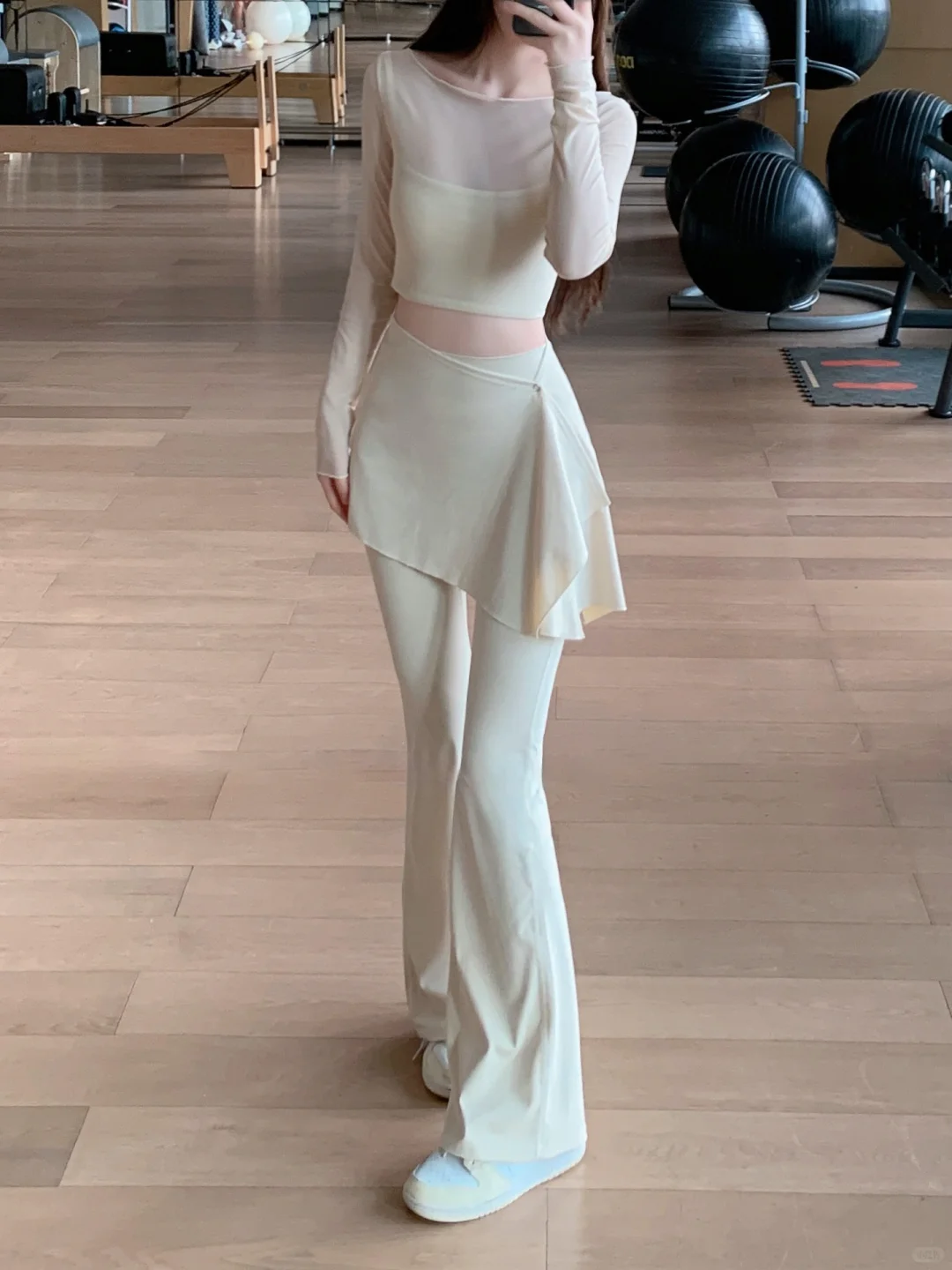 入秋瑜伽服必备🤍长袖软huhu奶油白性感网纱