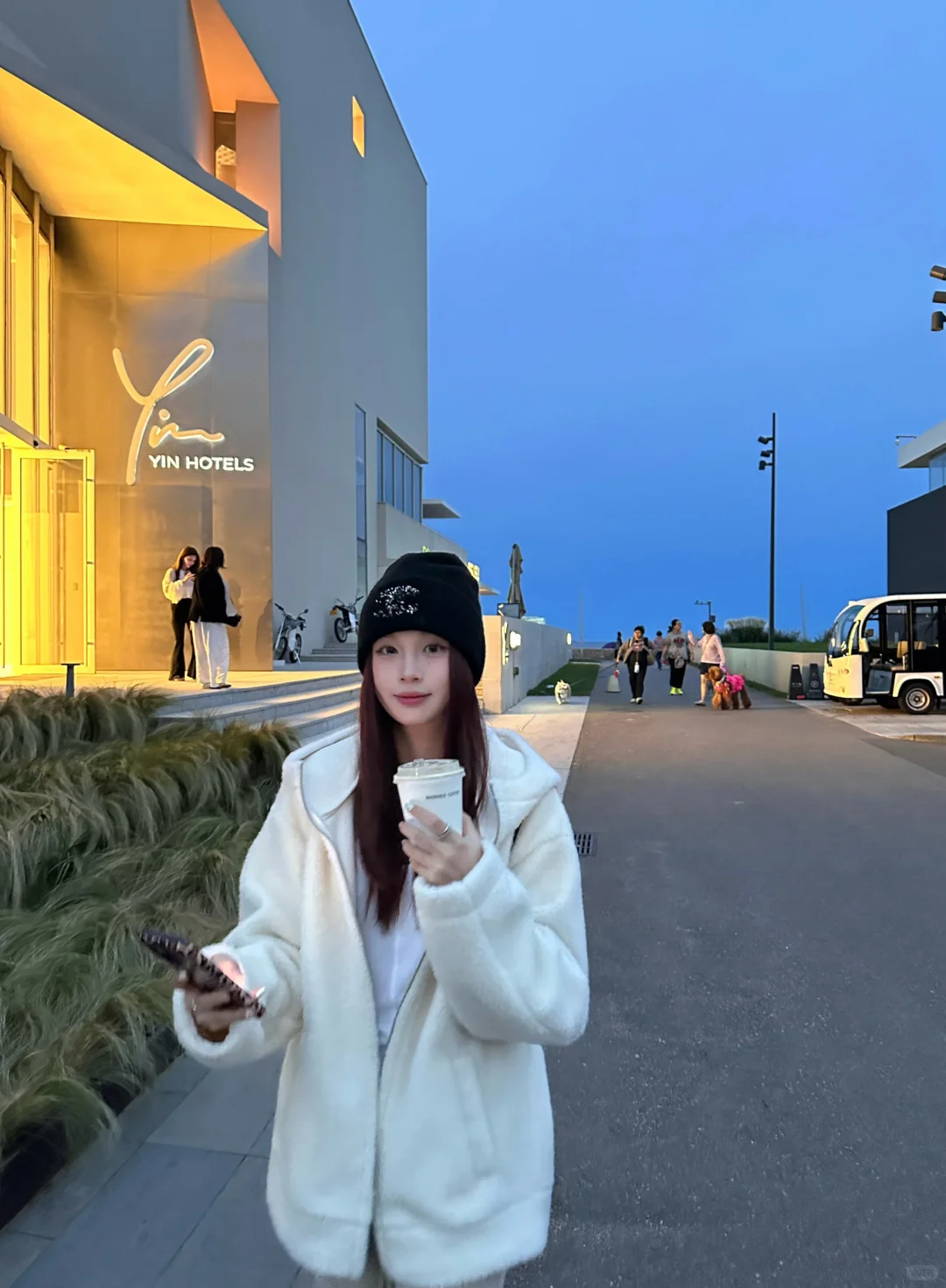 和小狗一起的阿那亚🦮