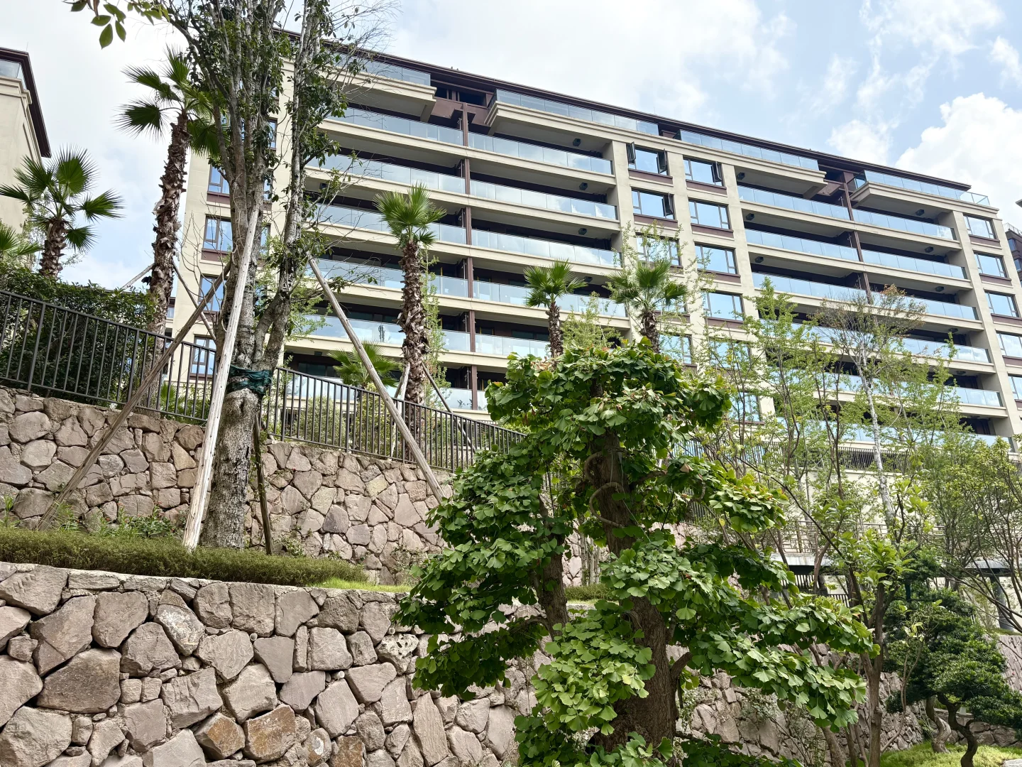 ❗️刺激 “跟踪”卉森同事的一天