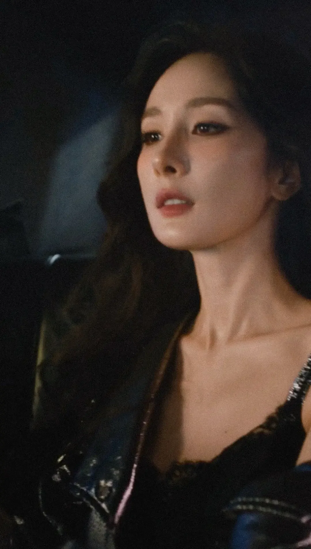 杨幂雀斑妆钻饰吊带裙❤️‍🔥！