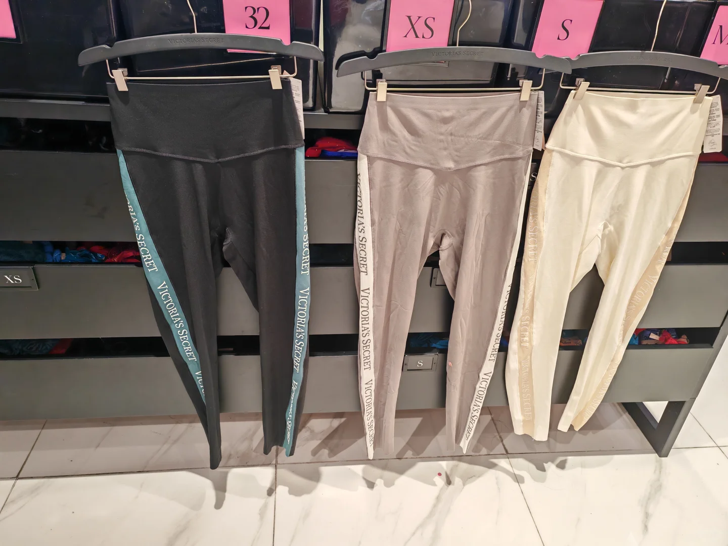 维密活动进行中，2件216🉐