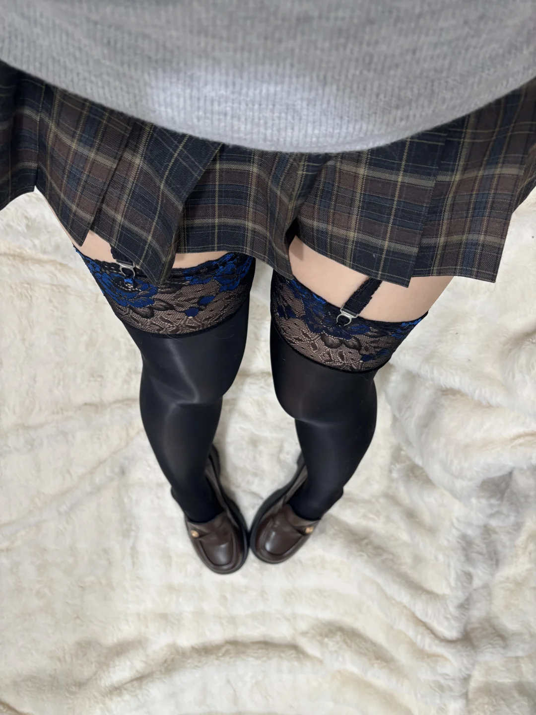 约会斩男！油光黑吊带袜氛围感直接拉满😌