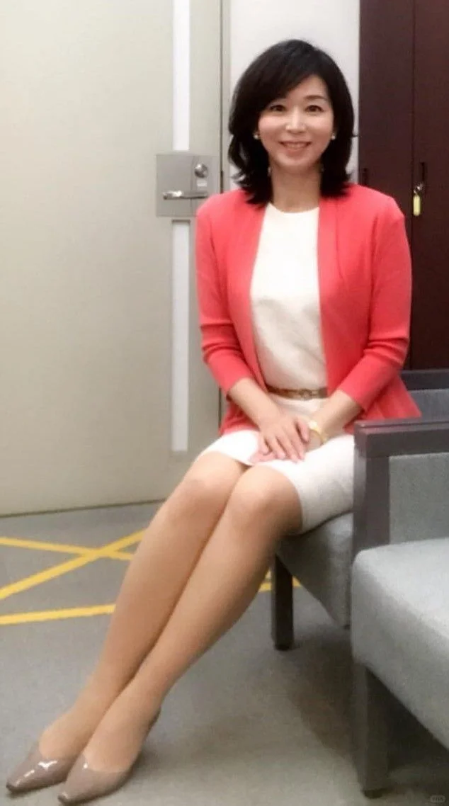 有型有款的日本中年美熟女伊藤聰子坐有坐相