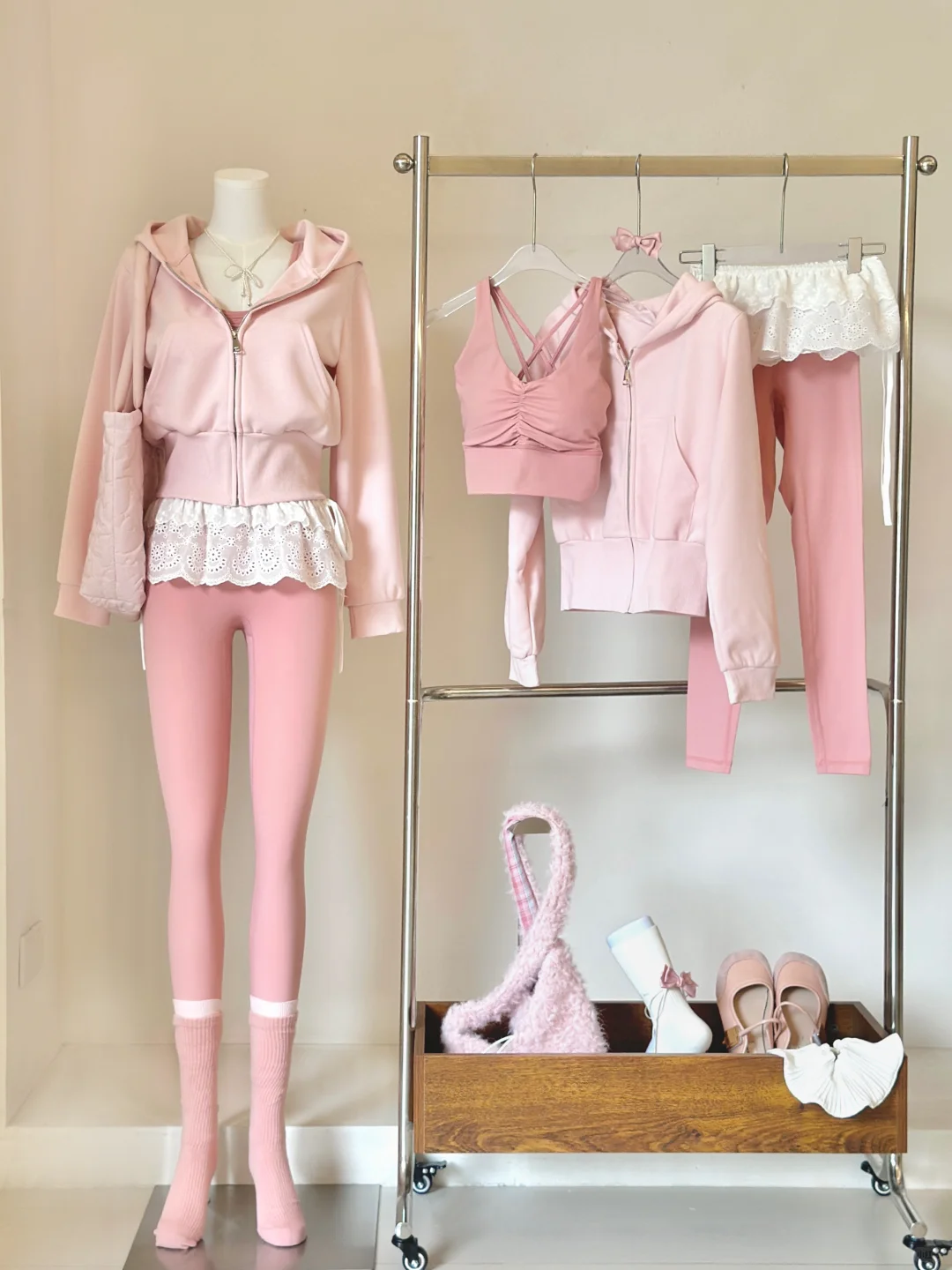 被这身粉色芭蕾系瑜伽服甜哭咯𓍯 🎀