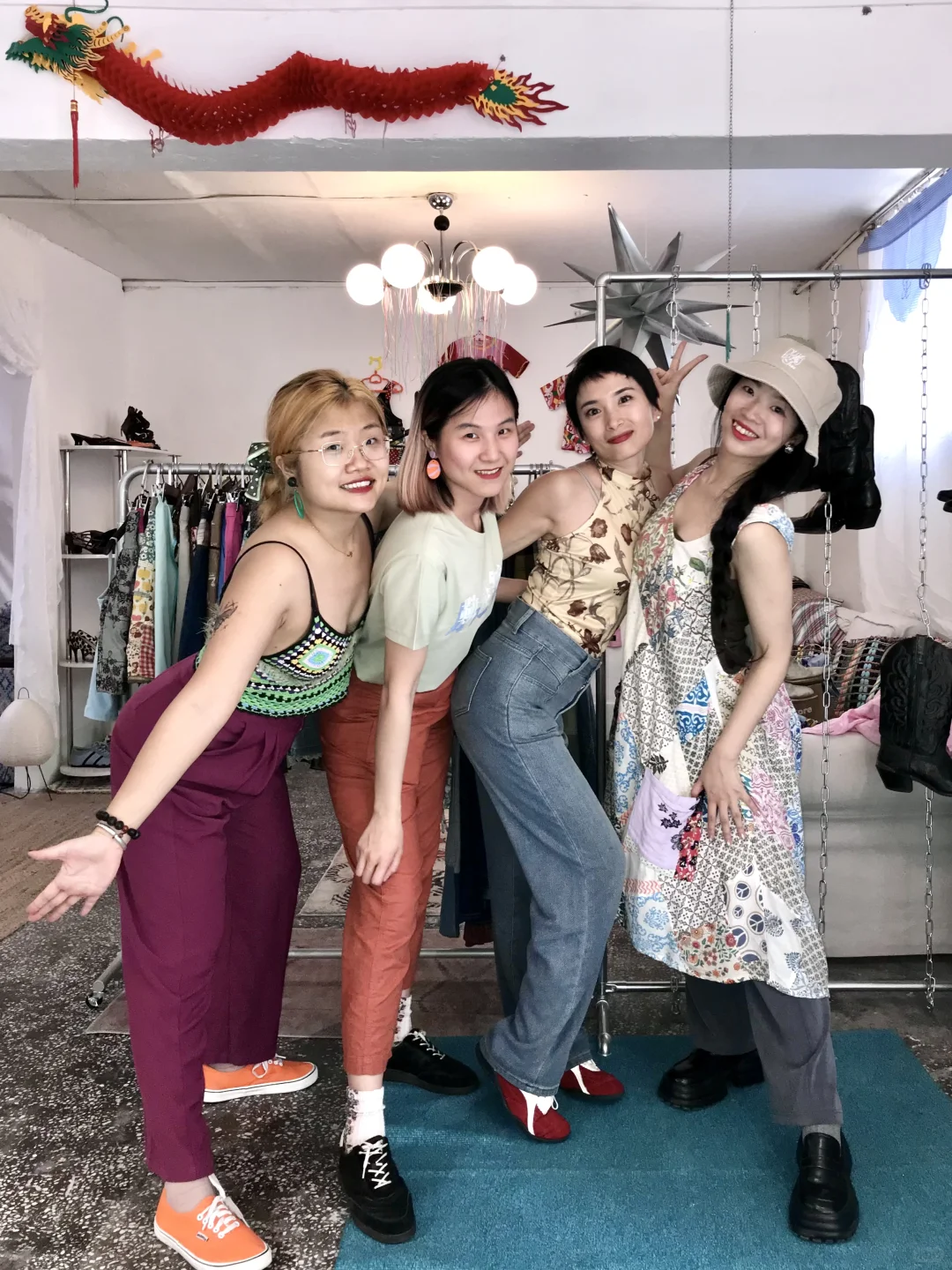 欢迎光临( ᳐ ´ ᗜ ` ᳐ฅ逛古着店的人