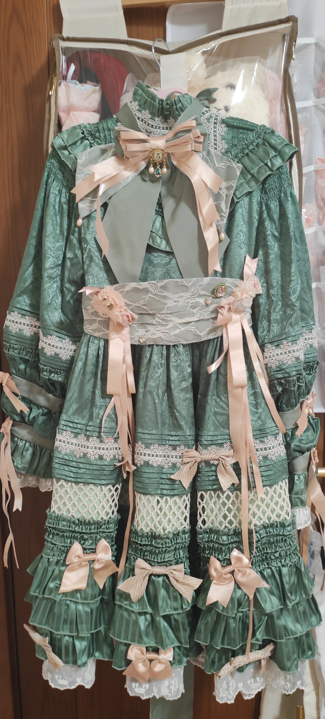 脆弱而美丽的古典玩偶织金蕾丝/蓬巴杜对比