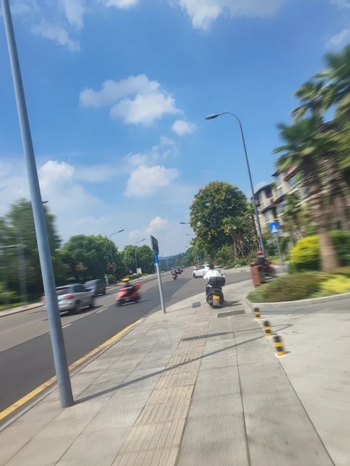 ❗️刺激 “跟踪”卉森同事的一天