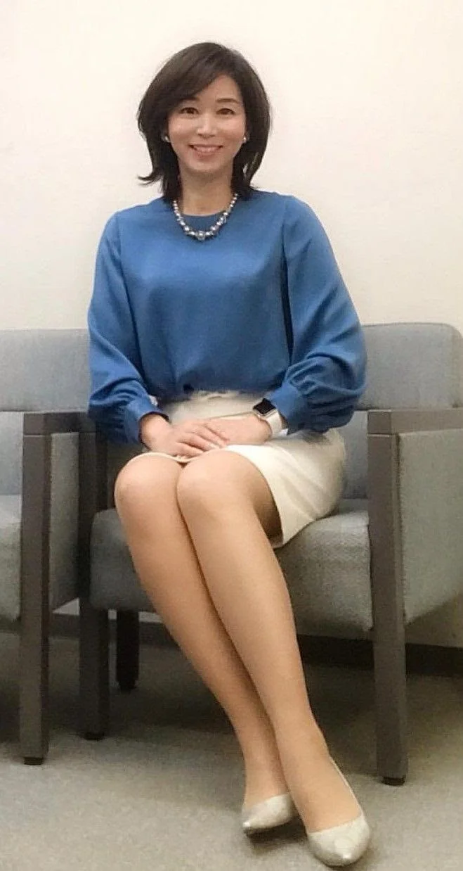 有型有款的日本中年美熟女伊藤聰子坐有坐相