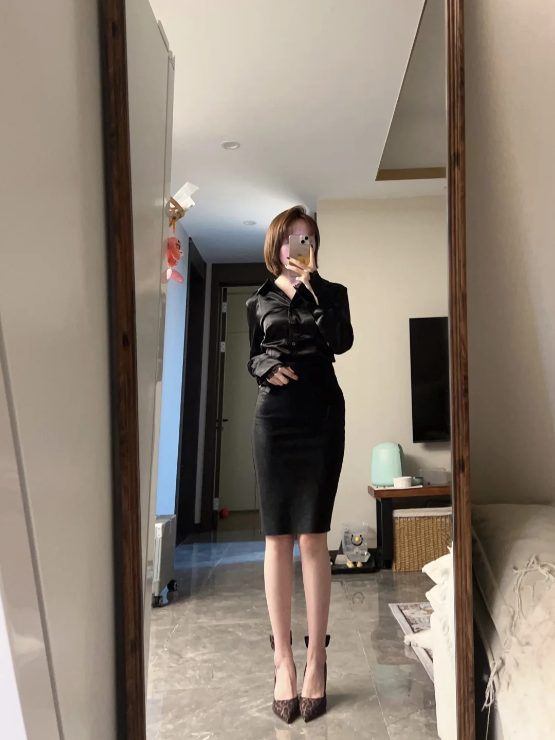 熟女风你崛起吧，包臀皮裙我真的遭不住了。