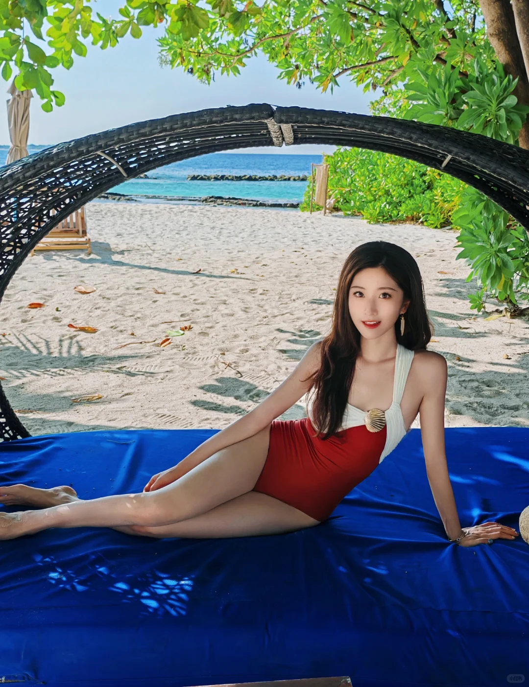 🌅穿复古红泳衣，邂逅马代清晨🤍
