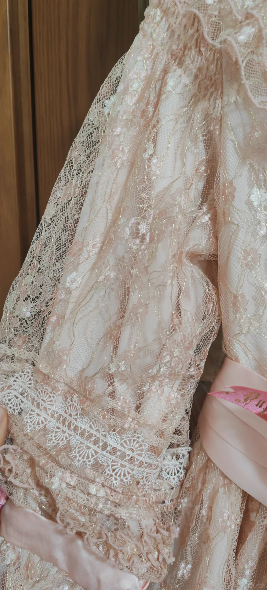 脆弱而美丽的古典玩偶织金蕾丝/蓬巴杜对比