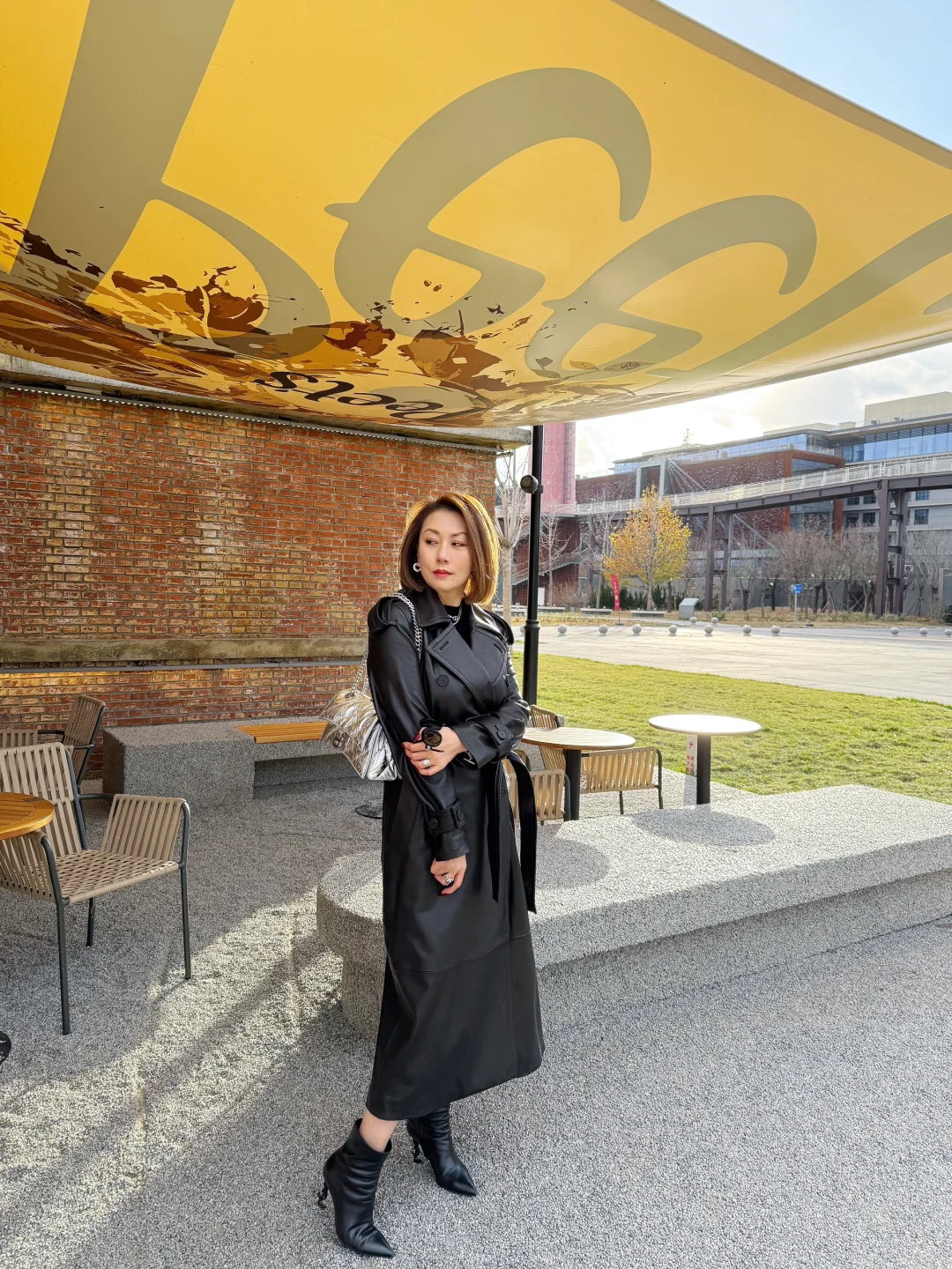经典款穿搭总没错吧～姐姐的冬日黑皮衣look