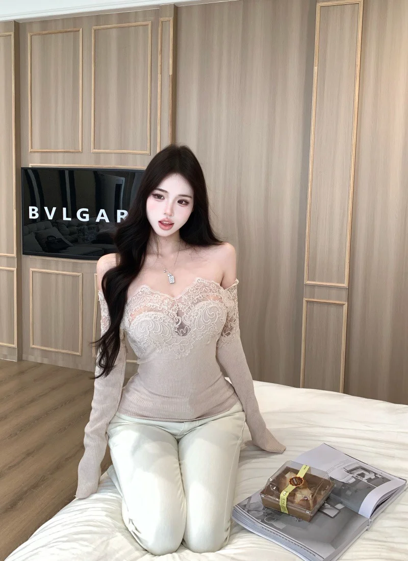 辣妹必备蕾丝上衣～～