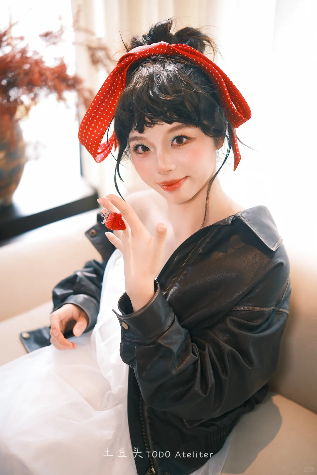 谁懂啊！晨袍造型都够出个写真集啦，