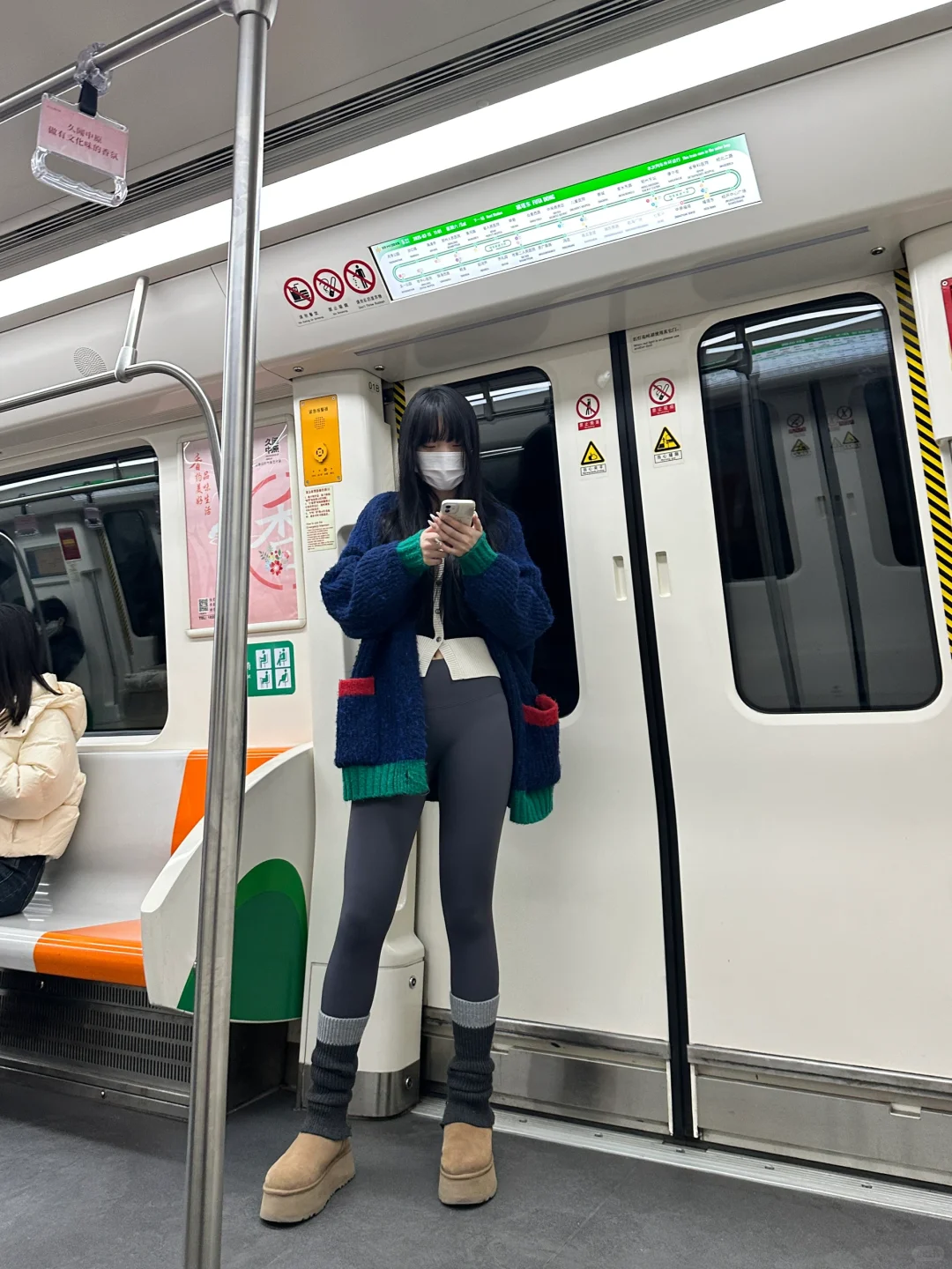 地铁上遇见的瑜伽裤真的别太离谱了~