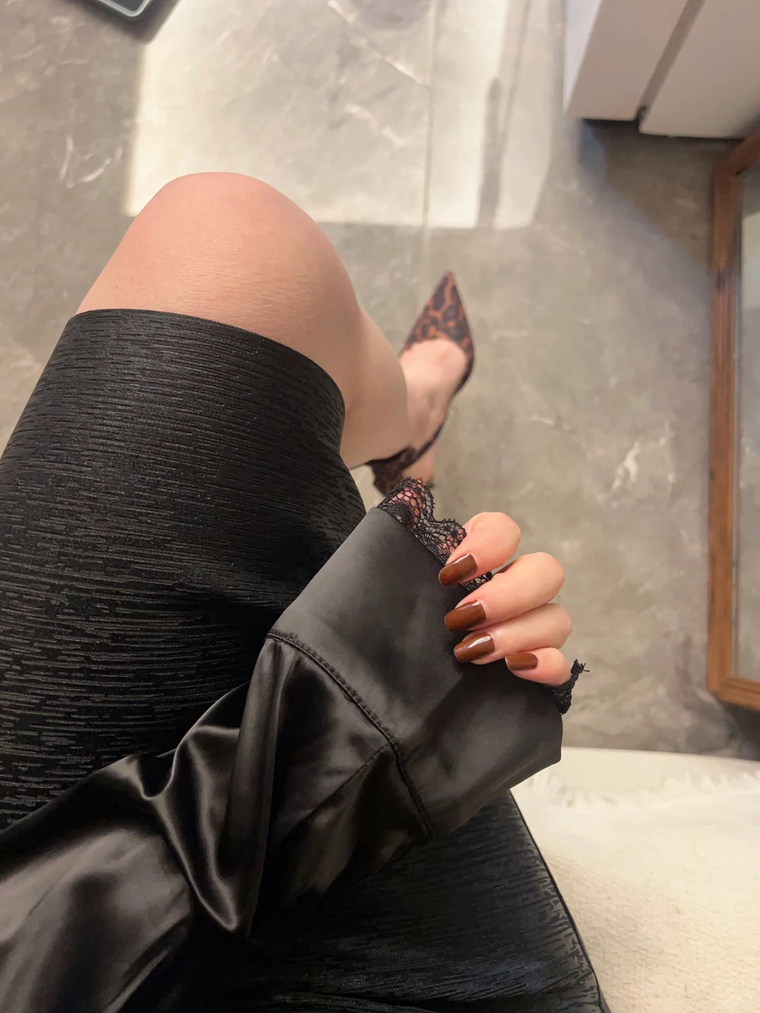 熟女风你崛起吧，包臀皮裙我真的遭不住了。