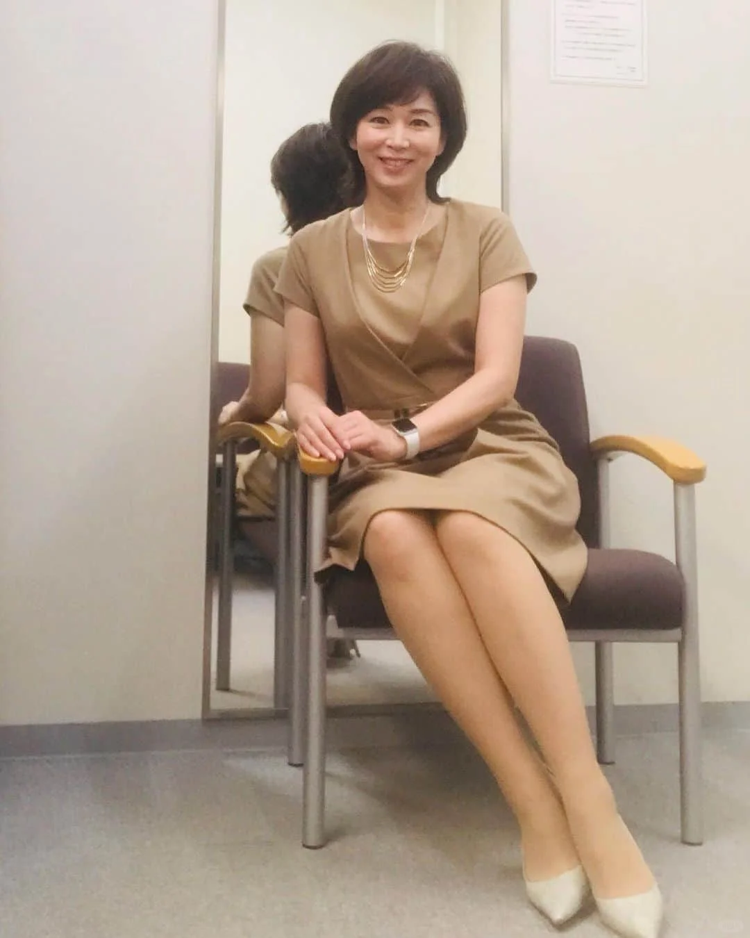 有型有款的日本中年美熟女伊藤聰子坐有坐相