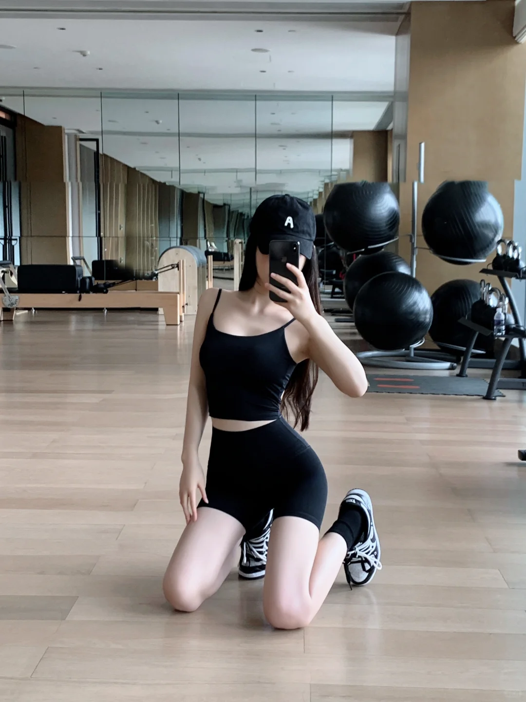 显瘦神器来啦！all black瑜伽服上身就是辣妹