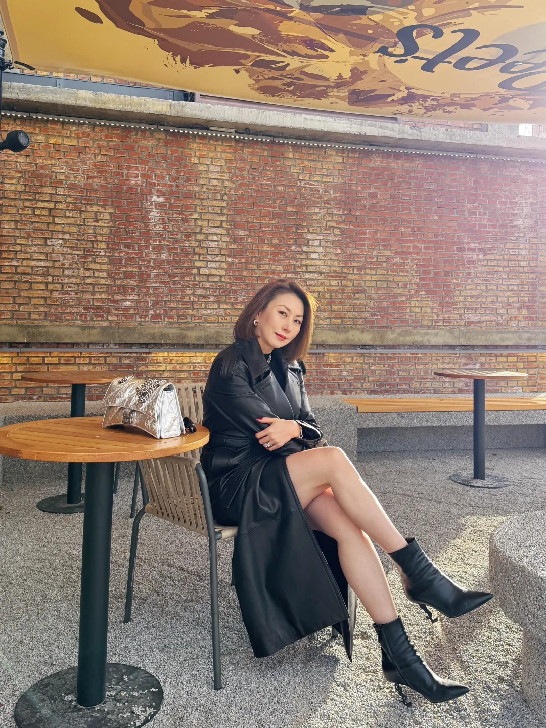 经典款穿搭总没错吧～姐姐的冬日黑皮衣look