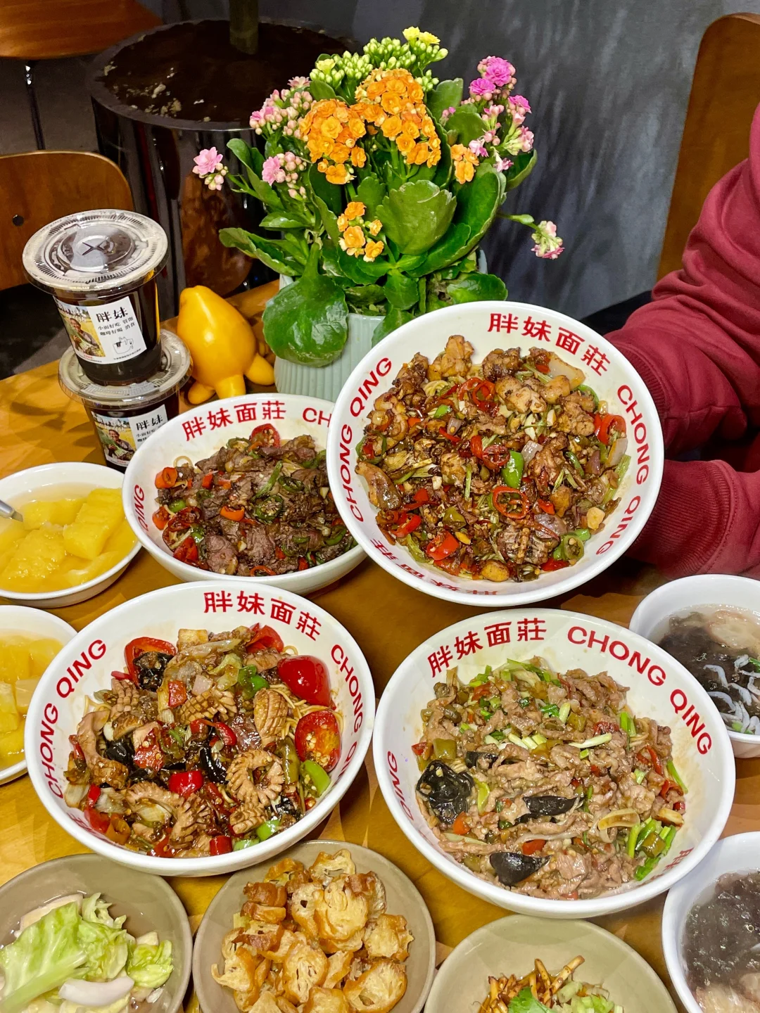 谁能想到在这里能吃到猛火爆炒的川味面！