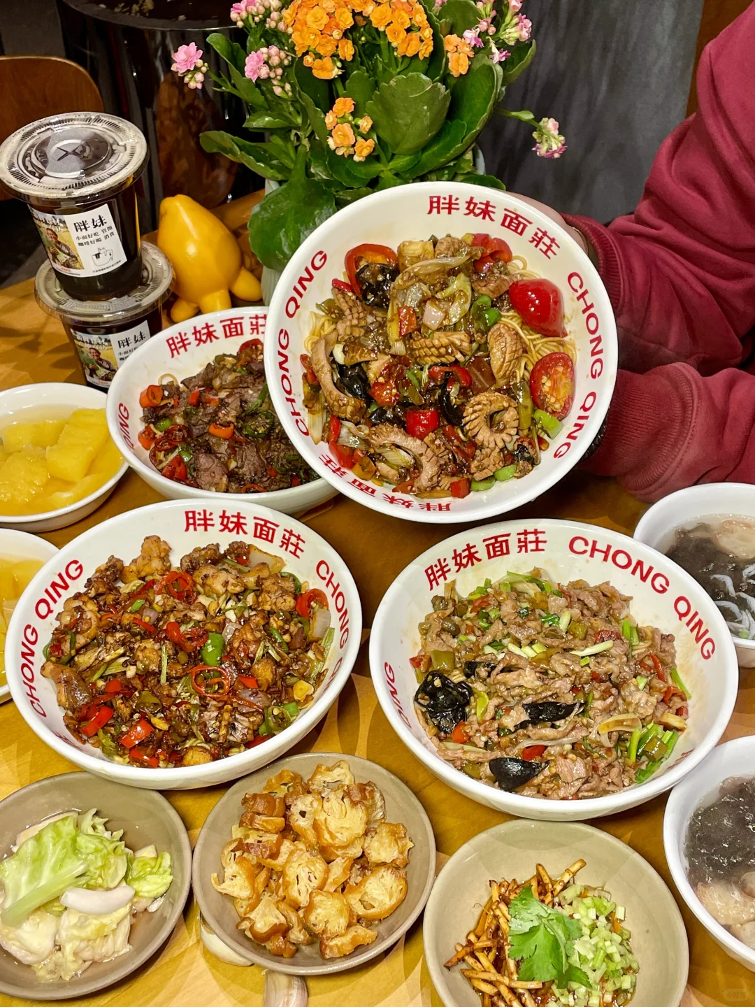 谁能想到在这里能吃到猛火爆炒的川味面！