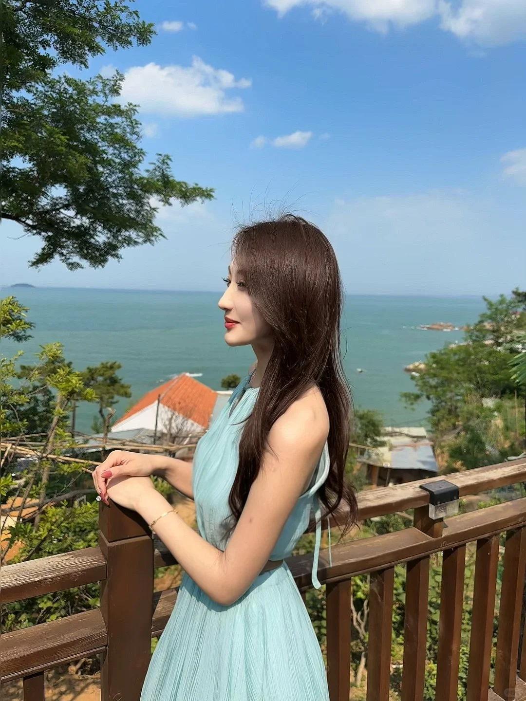 穿蓝裙去海边吹海风🌊