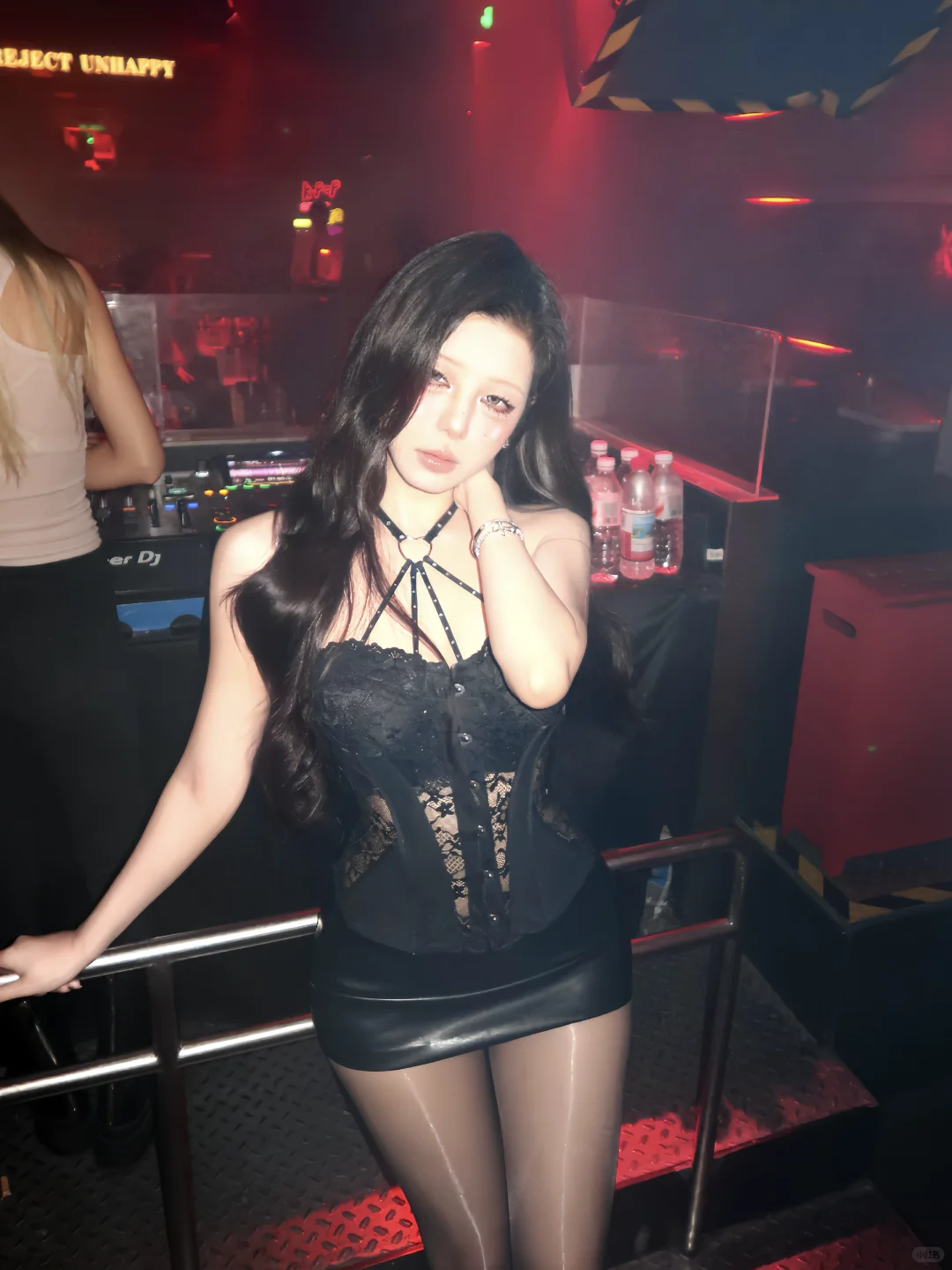 第一次去酒吧，被保安拦下来了