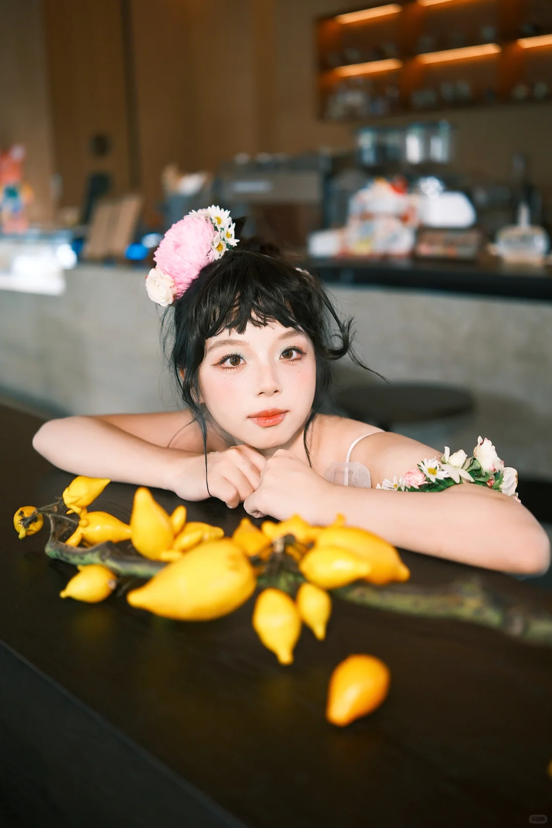 谁懂啊！晨袍造型都够出个写真集啦，