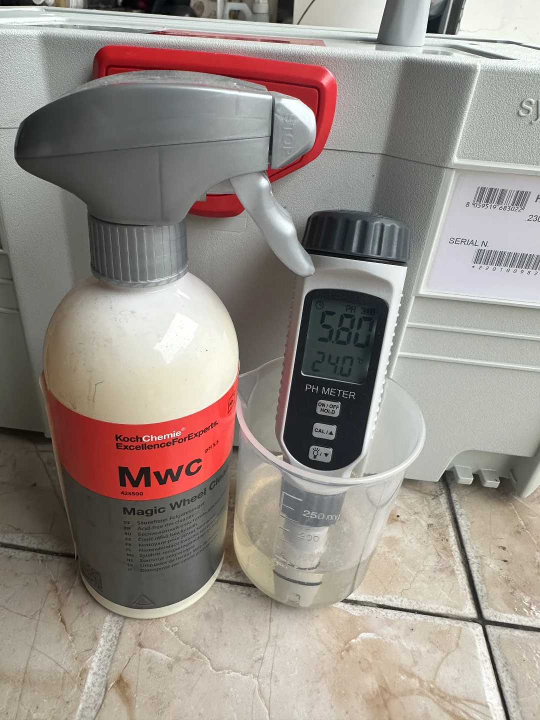 带铁粉清洁剂功能的轮毂清洁剂PH值