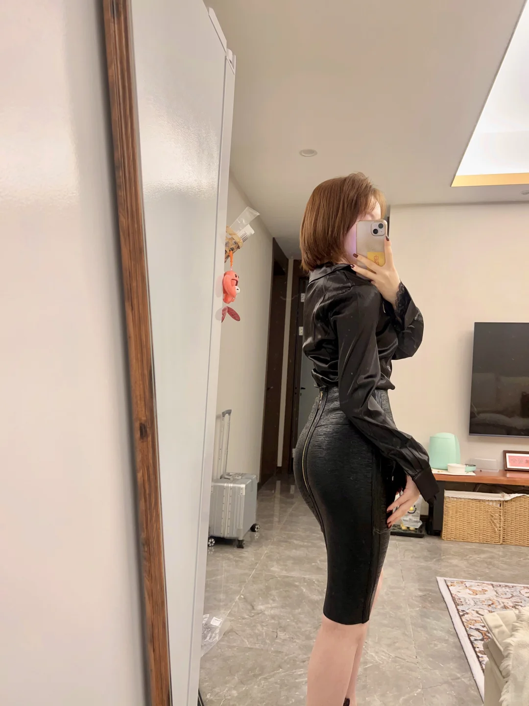 熟女风你崛起吧，包臀皮裙我真的遭不住了。